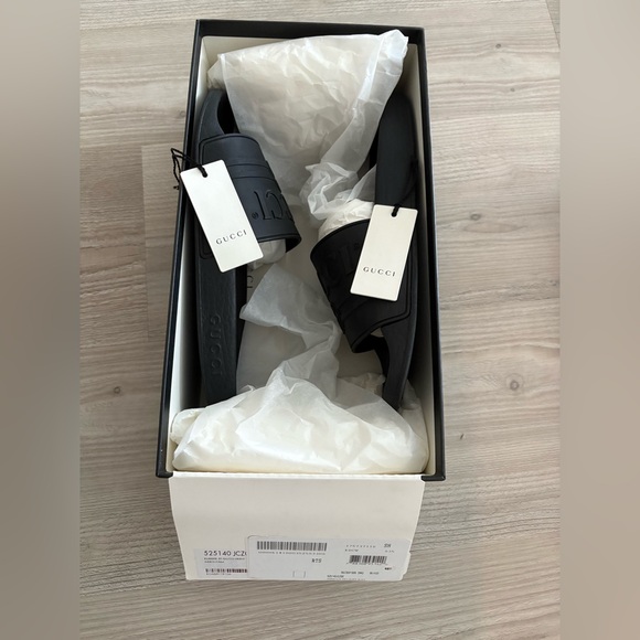 Authentic Gucci Logo Slides - Picture 3 of 6